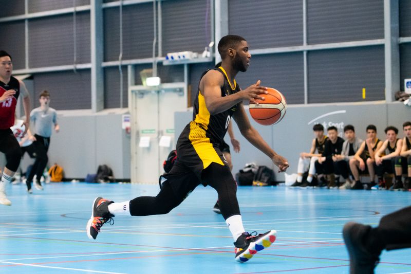 球队在侧翼 球队在侧翼